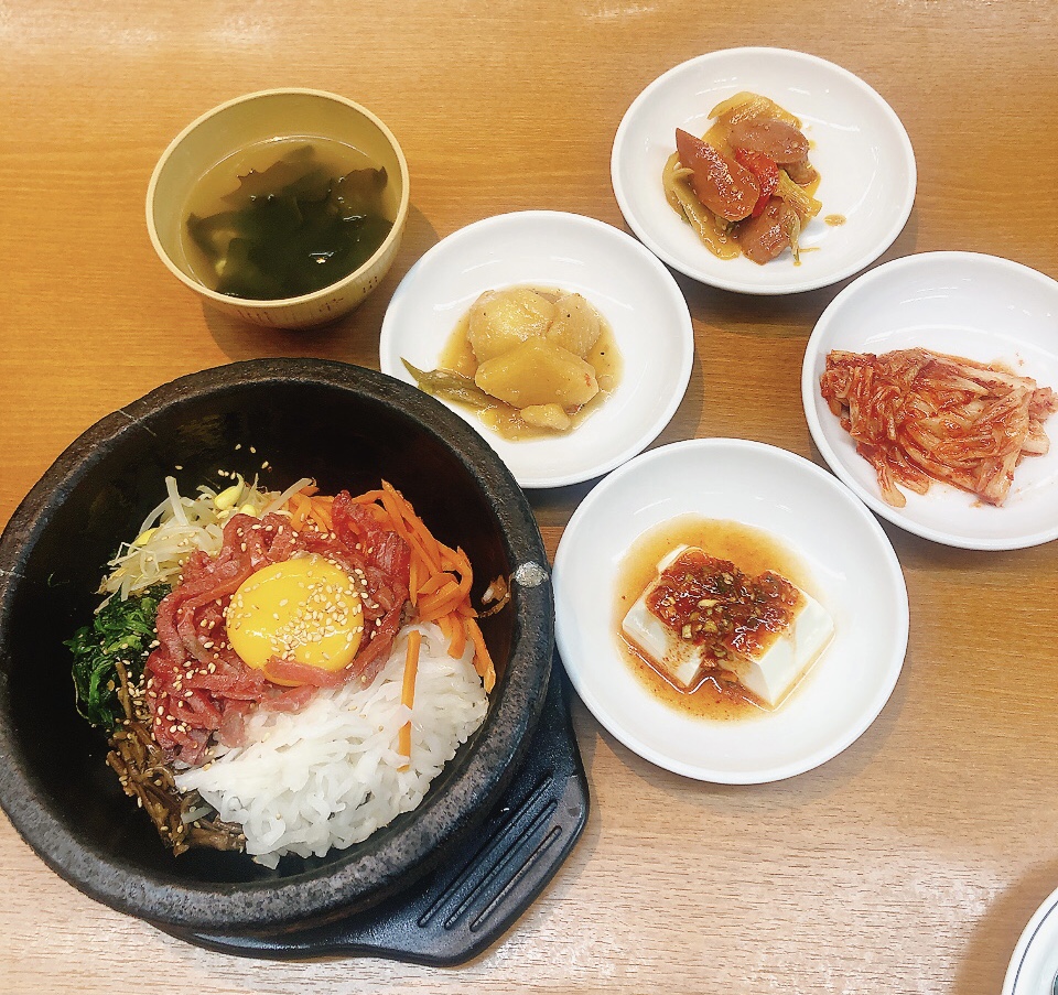 新大久保オムニ食堂の石焼ユッケビビンバ